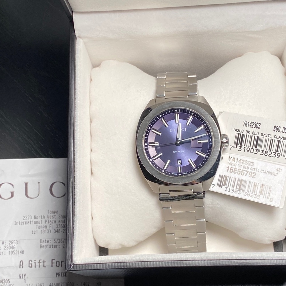 New Gucci men’s watch, Blue and silver color.